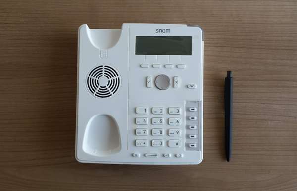 Snom D715 white IP phone in ball pens